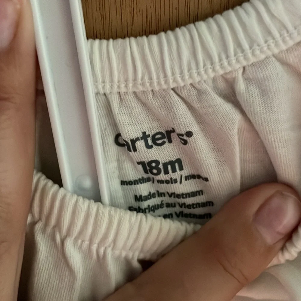 Carter’s 18 month T-shirt and shorts that always happy flowers and plowed